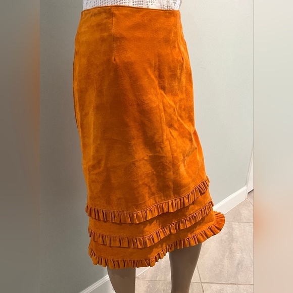 Wilson Maxima Leather Dresses & Skirts - Vintage Wilson Maxima Suede Skirt With Ruffle Accents  Size 6 NWT